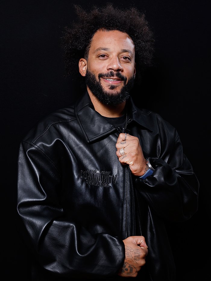 لاعب آخر عظيم هو لامين. لو لعبتما في نفس الحقبة لواجهتم بعضكما على نفس الجناح..

👤 مارسيلو: رائع. سيكون الأمر مشكلة بالنسبة لي. حتى آخر يوم لي في مسيرتي لم أجد جناحًا ضدي كنت افضل منه. كانوا دائمًا سريعين.. بالتأكيد لامين كان سيتجاوزني 😅

من اللاعب الذي أحببت مواجهته أكثر❓

👤