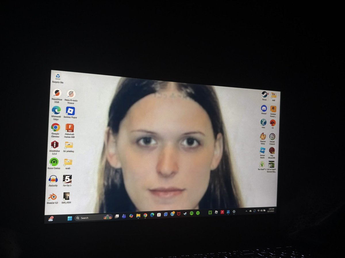 my gf and i were watching netflix and then she closed the window and i got jumpscared by this BYE