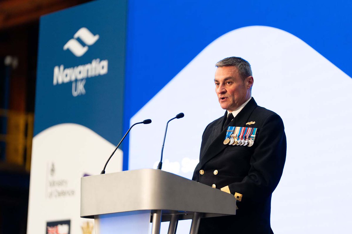 Royal Navy tweet media