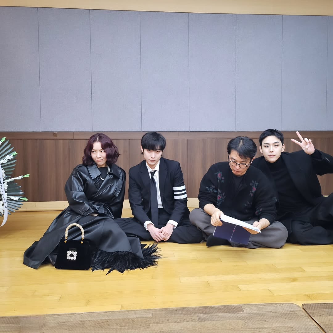 #KimYouMi Actress IG Update with #KimYoungDae and #KimDoHoon #DearX 

She used #HWASA #GoodGoodbye 😍