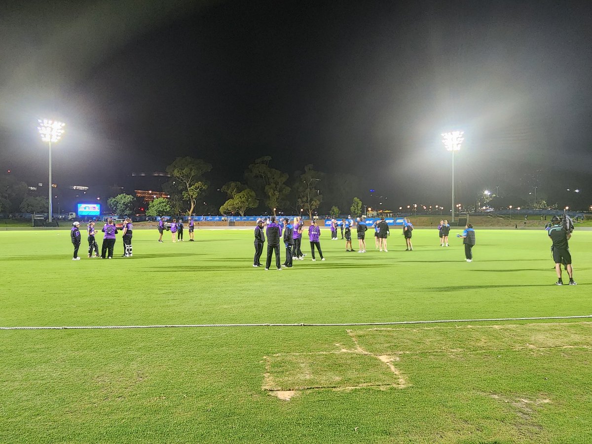 I'm done with T20 cricket.
Games getting called off when not even raining. 
Absolute joke. 

<a href="/WBBL/">Weber Women's Big Bash League</a> <a href="/StrikersBBL/">Adelaide Strikers</a>