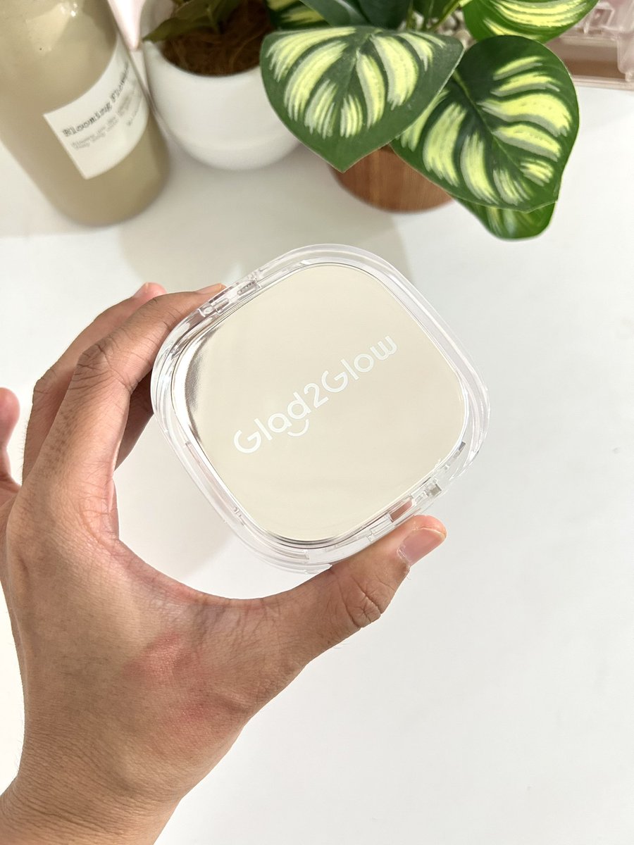 tiramissad's tweet photo. GIVEAWAY G2G GLOW CUSHION ✨
for 2 winners yaa 🏆

rules:
— follow aku
— RT + ❤️ tweet ini
— RT + ❤️ thread di bawah
— reply “mau Glow Cushion baru Glad2Glow #G2GGlowCushion #MakeupKaca #RacuninMakeup” 

good luck <3 https://t.co/g3kddamwZR