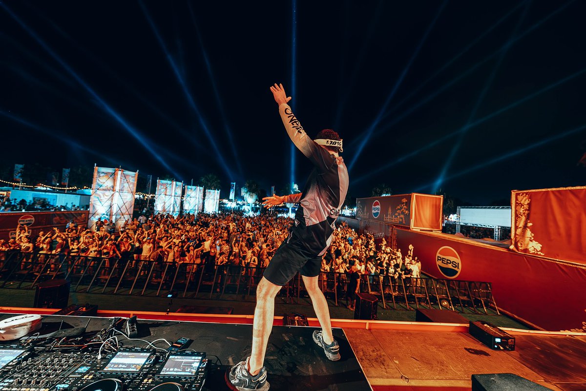 🔴⚪️ Descubre los DJs que actuarán en el evento el 19 de diciembre en la Calle Teide

➡️ El evento contará con una estrella de grandes festivales nacionales y el regreso de un favorito local, generando gran expectación en el público juvenil

🔗diariodesanse.com/2025/12/05/des…