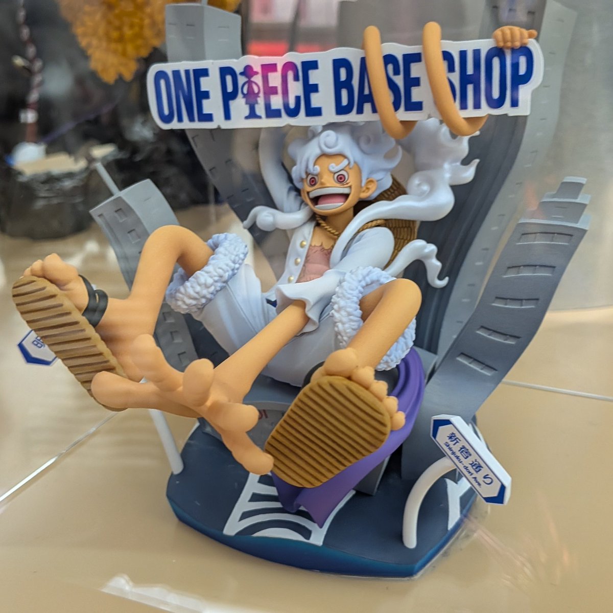 ONEPIECE BASE SHOPにて参考展示でこんなフィギュアもありました！