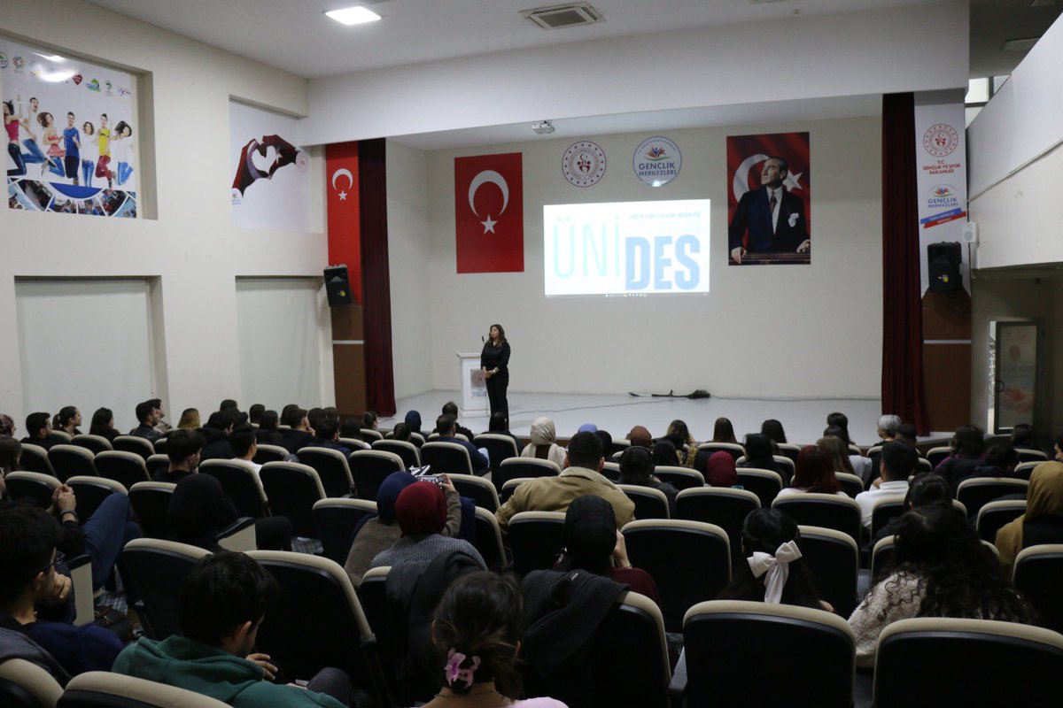 Gençlik ve Spor Bakanlığı'nın destekleriyle gerçekleştirilen ÜNİDES Sertifika Programı, katılımcıların yoğun ilgisiyle tamamlandı.📚
 Bilgi, paylaşım ve enerjinin buluştuğu bu özel programda gençler hem öğrenip hem keyifli anlar yaşadı.🙋🙋‍♀️

#ÜNİDES