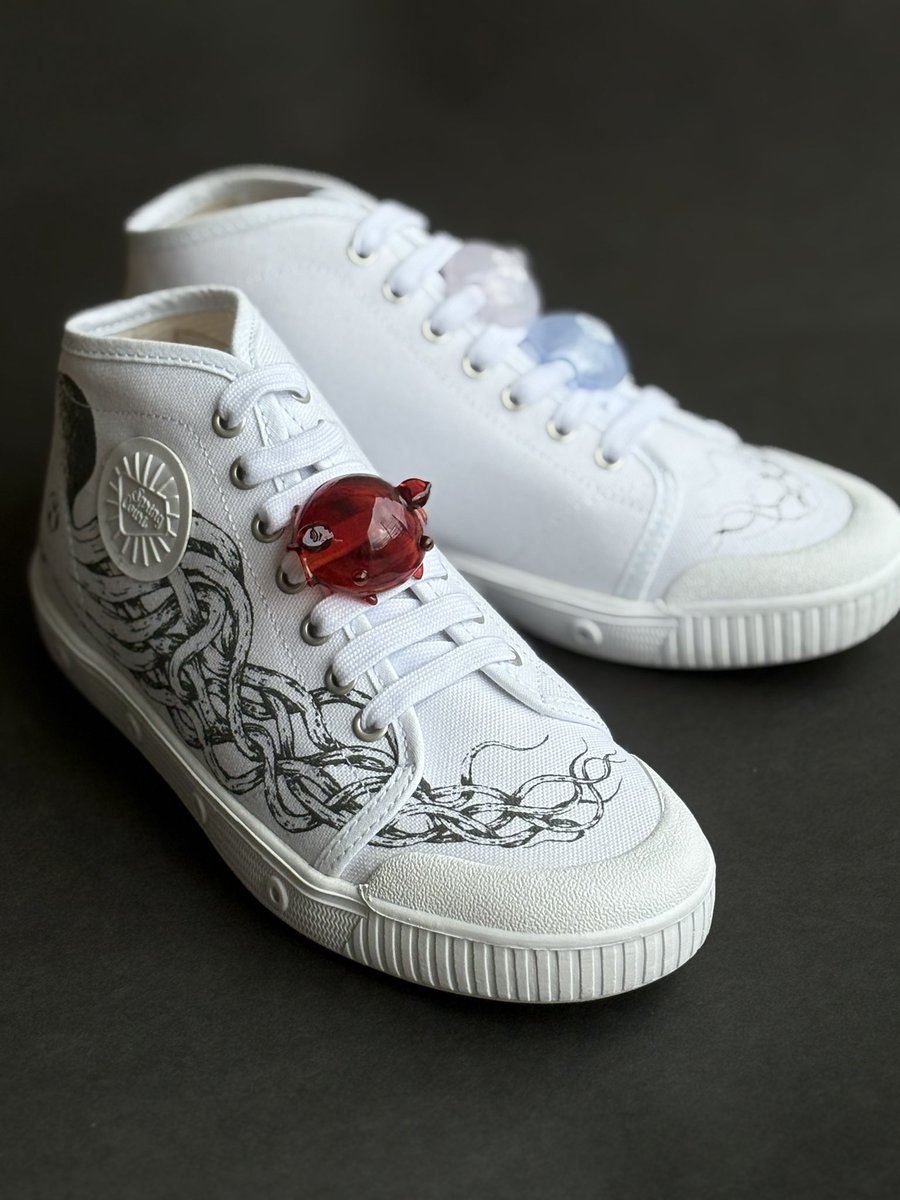 ご紹介ありがとうございます！

glass accessory押野です
ブース:13

くつくらげ🪼
くつめんだこ🐙

Anything goes Marketにも連れて行きますー！

#どうやらえごまっていうらしい #AnythinggoesMarket