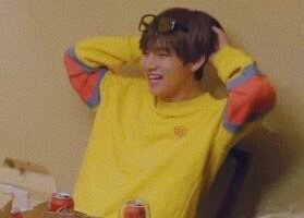 taeprettyeyes's tweet image. Oh sunny baby 🥺