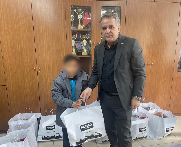 bhamedyagrubu's tweet photo. 850 Küçük Yüreği Isıtan Yardım
MÜSİAD Batman’dan 850 Öğrenciye Kışlık Destek.

https://t.co/4tfxnka8do @irfanozdemir72 @MUSIAD @MUSIADBatman https://t.co/xkbQmoI1E9
