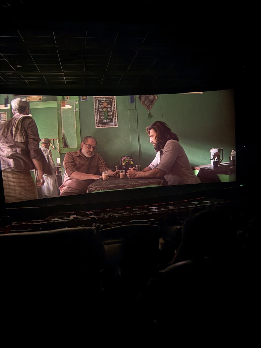 This tea spot in #Dhurandhar movie was called WASHMA BUTT !! 

Memer guy in the creative team for sure !!