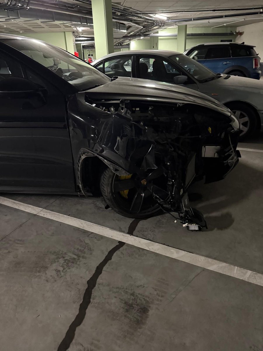 🚨 #EXCL 

🚔ARIDANE, defensa del Almería, habría sido DETENIDO. 

Ha estrellado su coche y ha destrozado otros tres que estaban aparcados. 

Ha ocurrido a primera hora de la mañana. 

Aún no se sabe si estaba bajo los efectos del alcohol.