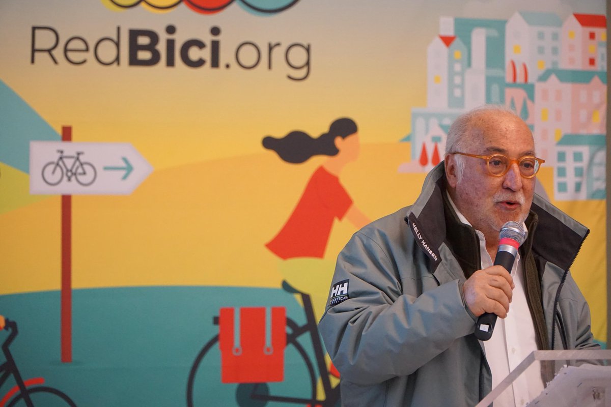 🗣️ Nuestro presidente, <a href="/AntoniPovedaSJD/">Antoni Poveda</a>, y el director de la <a href="/DGTes/">Dir. Gral. Tráfico</a>, Pere Navarro, han inaugurado hoy la jornada dedicada específicamente al #BiciRegistro, un proyecto impulsado desde nuestra asociación que busca reforzar la seguridad de las bicicletas en caso de pérdida o robo.