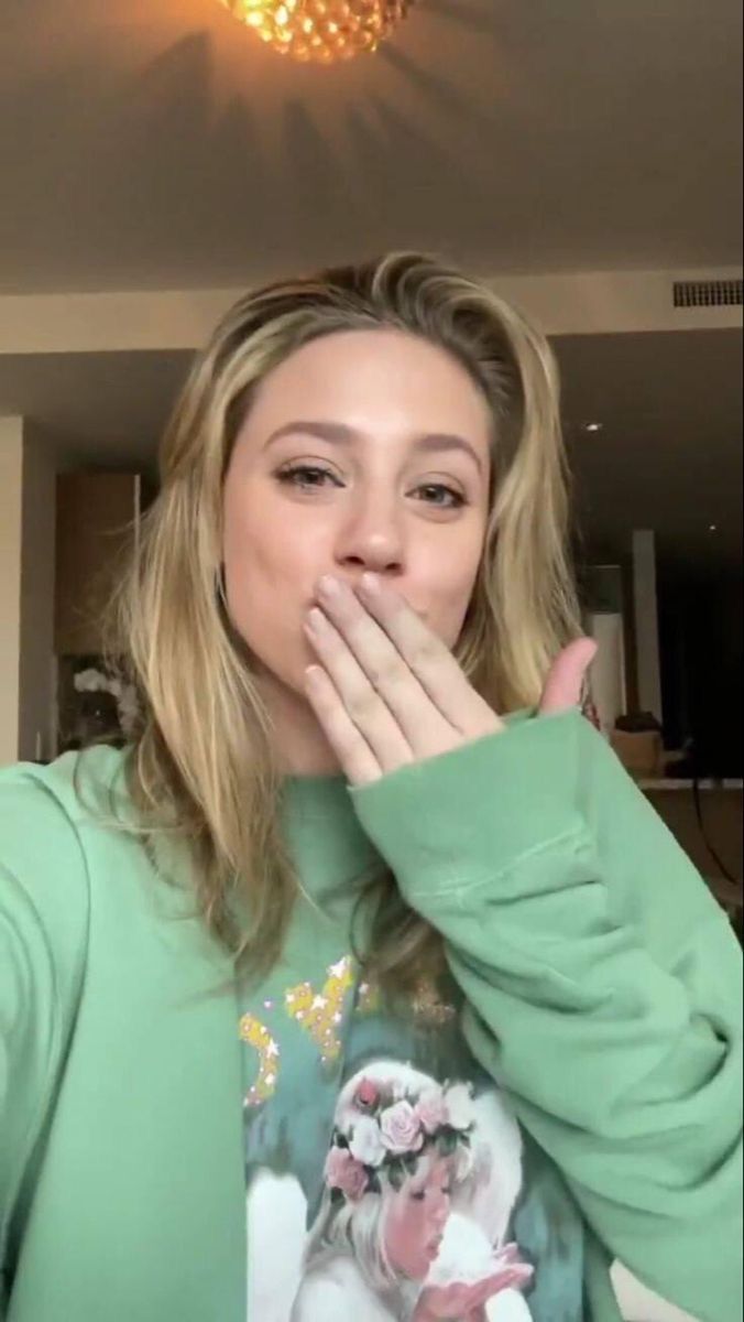 Kaley cuoco tweet media