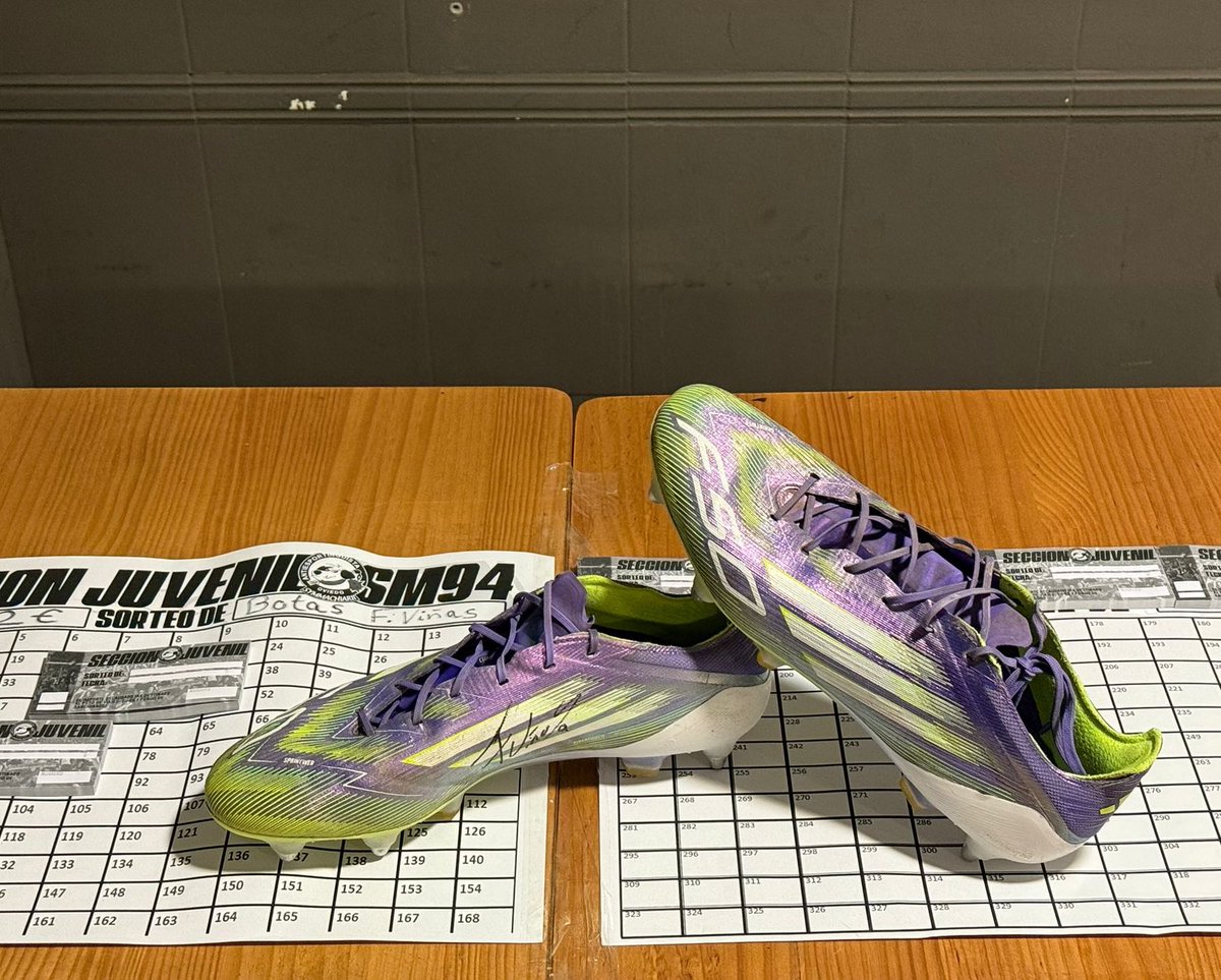 Durante la previa de hoy, sorteo de las botas de Fede Viñas a beneficio de nuestros juveniles. Por 2€, participa y colabora con las actividades de su sección