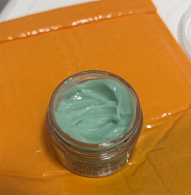 届いた瞬間…混ぜてしまったんだけどこの投稿見て泣いたwwww

普通にメイクノリ良くなったんだけど
使い方間違ってる…⁇