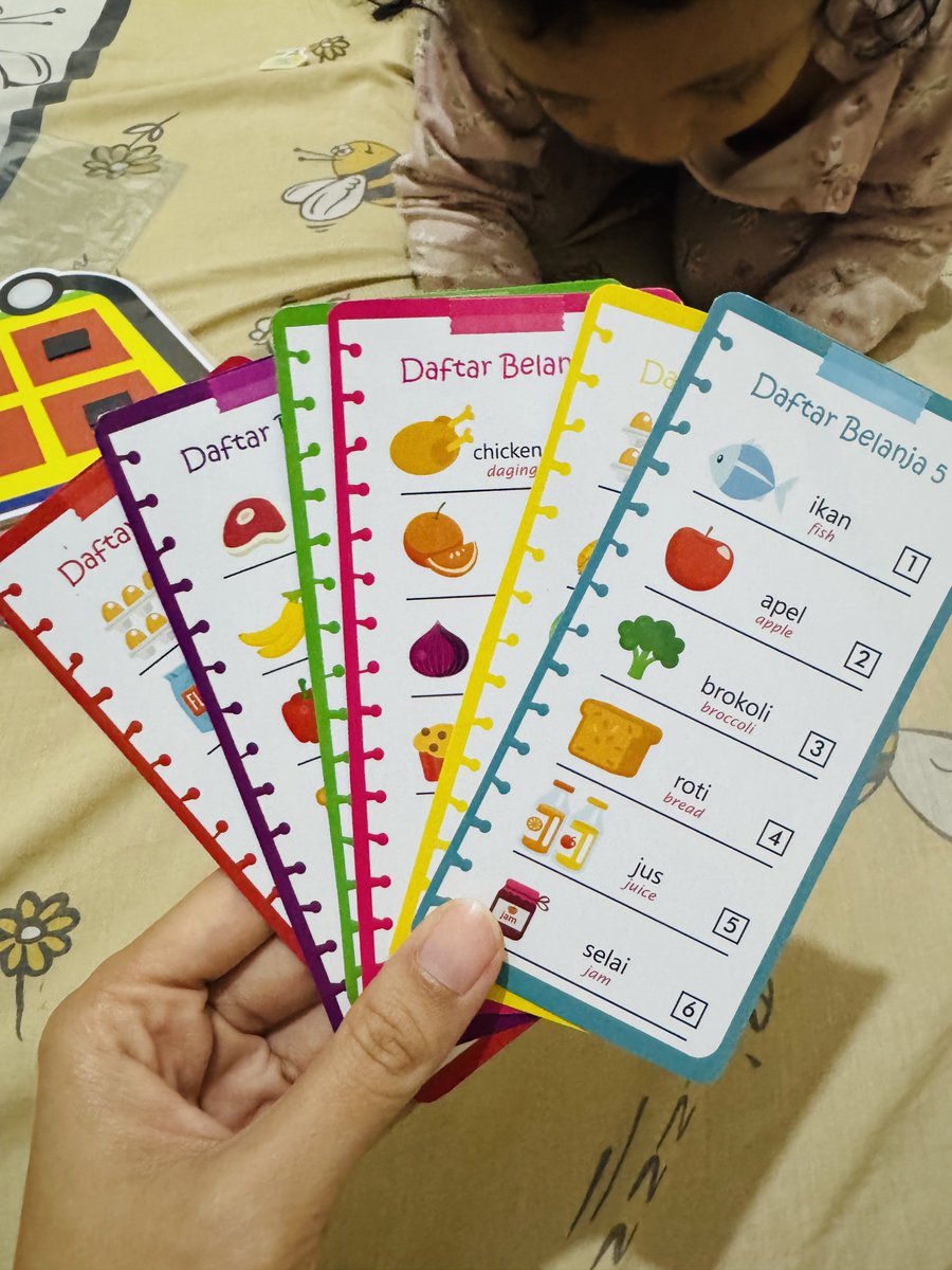 riskaxfy's tweet photo. Nyari kegiatan toddler tuh ngga abis-abis ya. Perasaan mainan udah banyak tapi tiap nemu mainan baru apalagi mainan edukasi bawaannya mau beliiii aja🤣

Apalagi toddler 3tahunku lagi seneng pretend play "beli-belian”🤪 

Aku beliin mainan ini langsung betah main seharian 😍 https://t.co/gcHKDtRjdM