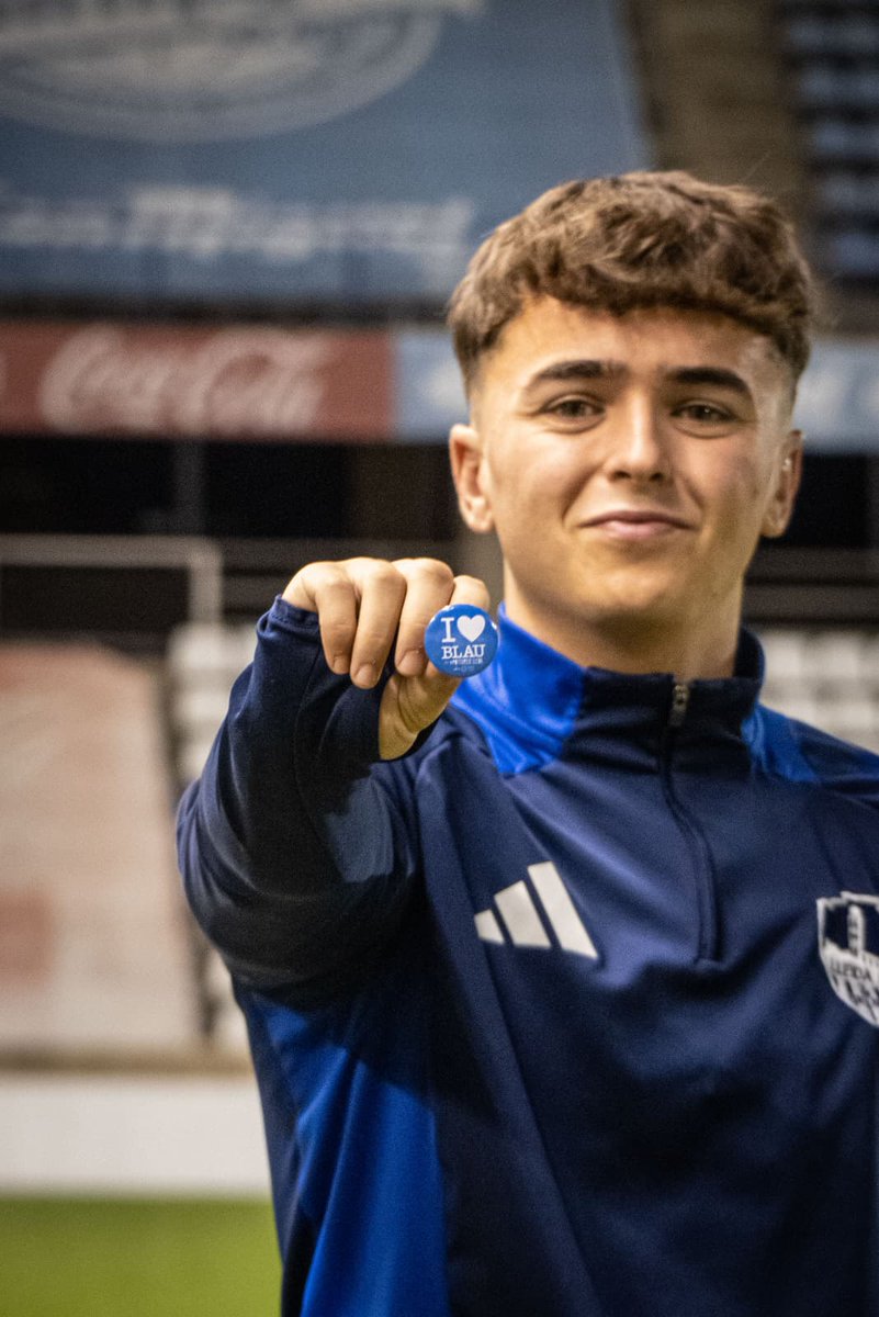 🔝 L’staff i els jugadors del primer equip llueixen les #PostuXapes solidàries.

🤝 Es tracta d’un projecte en col·laboració amb <a href="/PostureigLleida/">Postureig de Lleida</a> amb l’objectiu de donar suport a diverses iniciatives de caràcter social i benèfic.

La recaptació íntegra es destina a aquests