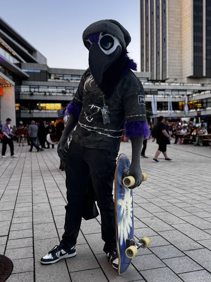 BirdNamedVal's tweet image. Try to keep up

#FursuitFriday