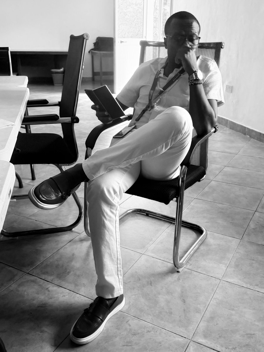 OchiengOdongoKE's tweet photo. Chairman DEGREE HOLDAS ASSOCIATION OF KENYA (DAK)😭 https://t.co/F6KfGj3u1R