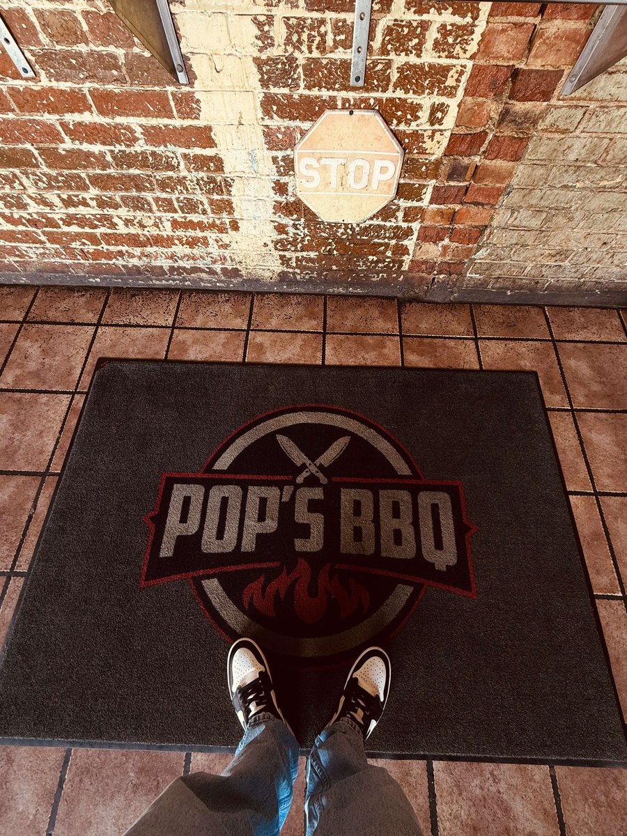 badcreatureSOC's tweet image. Dropping off a custom order. 130 tees to POP's BBQ, Iowa City. 
#badgarms