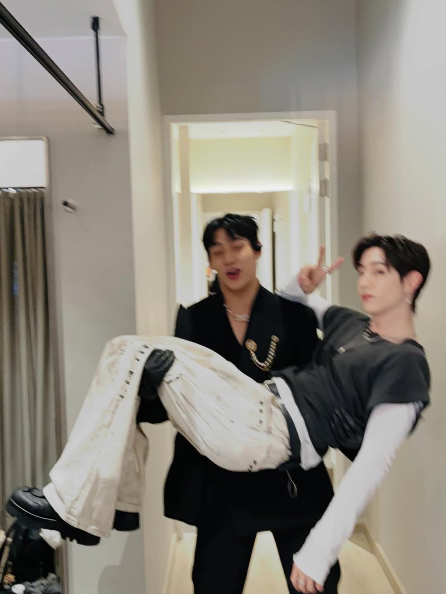 withyouMT_TH's tweet photo. 251205 แบมแบมลงรูปที่ถ่ายร่วมกับมาร์คบนไอจีค่ะ (2/2)

“คนบ๊อง และ บ๊องกว่า @.marktuan ”

#MarkTuanxSpotifyWrappedTH2025
#BamBamatSpotifyWrappedLive
#MarkTuan #MARK #段宜恩 #마크 @marktuan @DNAmngmnt
#BamBam @BamBam1A https://t.co/fu1HI5qxEx