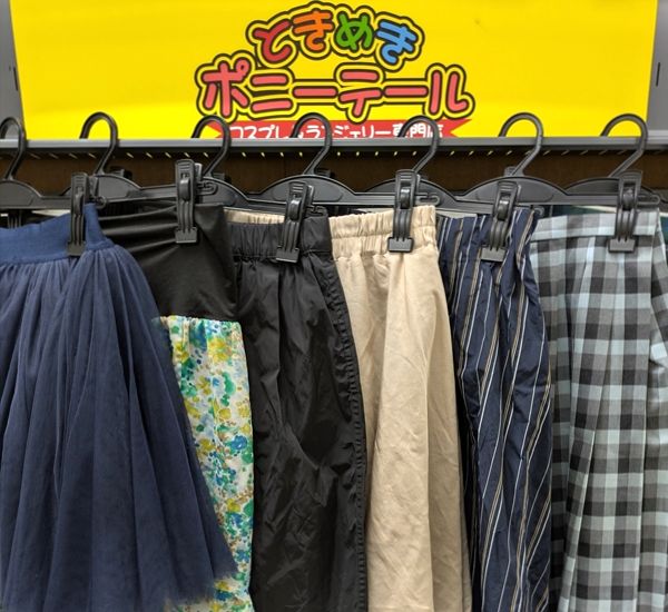 info_tpony's tweet photo. 12/5入荷！買取本舗本店2Fポニーテール。使用済���「制服チェックスカート・ブラウス」「ブラショーセット」「トップス＆スカート」「スク水」人気の「着用写真付未洗濯生パンティ・人気の女の子」「ショーツ」「競泳水着」「ブラアソート」などなど入荷！その他続々入荷中！　https://t.co/T1XIJq2cYb https://t.co/kKG928vkli
