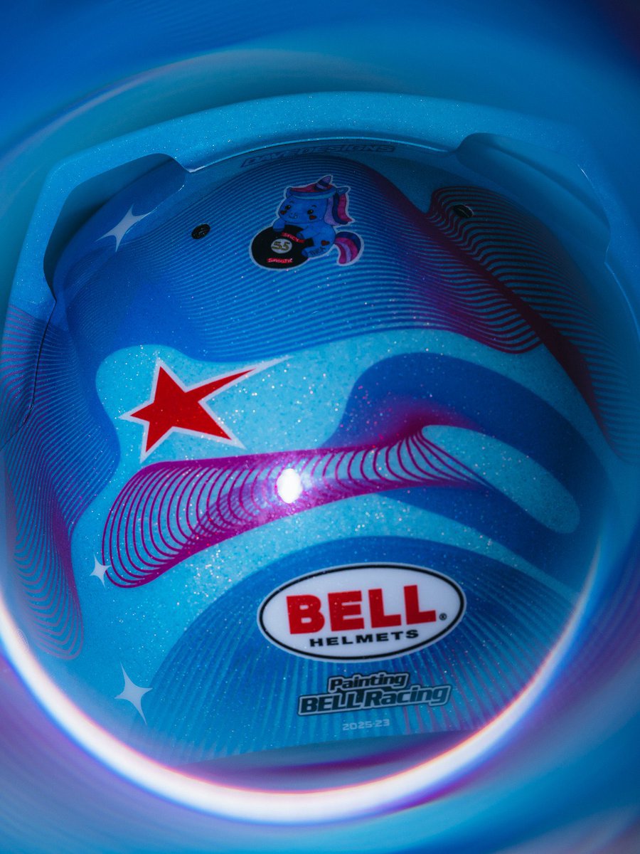 아부다비 헬멧에 스파클 박아넣은 거 ㅜㅜ ㅋㅋㅋㅋ