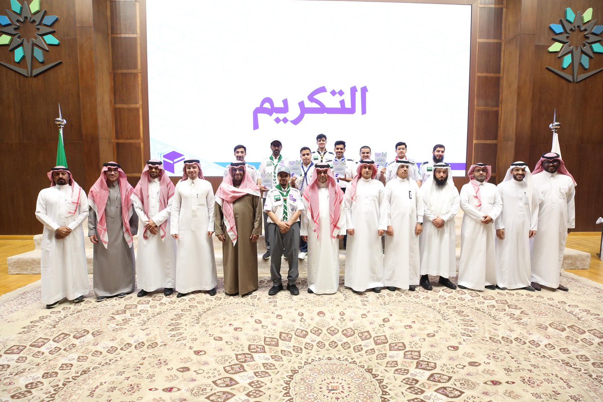 تُوِّجت جوالة #جامعة_الإمام_عبدالرحمن_بن_فيصل بمراكز متقدمة في تكريم الوحدات الكشفية المتميزة بمعسكرات الخدمة العامة لموسم حج 1446هـ، في الاحتفال الذي أقامته جمعية الكشافة العربية السعودية، تقديرًا لعطائهم وجهودهم في خدمة ضيوف الرحمن.

ويأتي هذا الإنجاز ثمرةً للدعم المستمر من