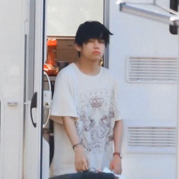 taesmug's tweet image. Literally him