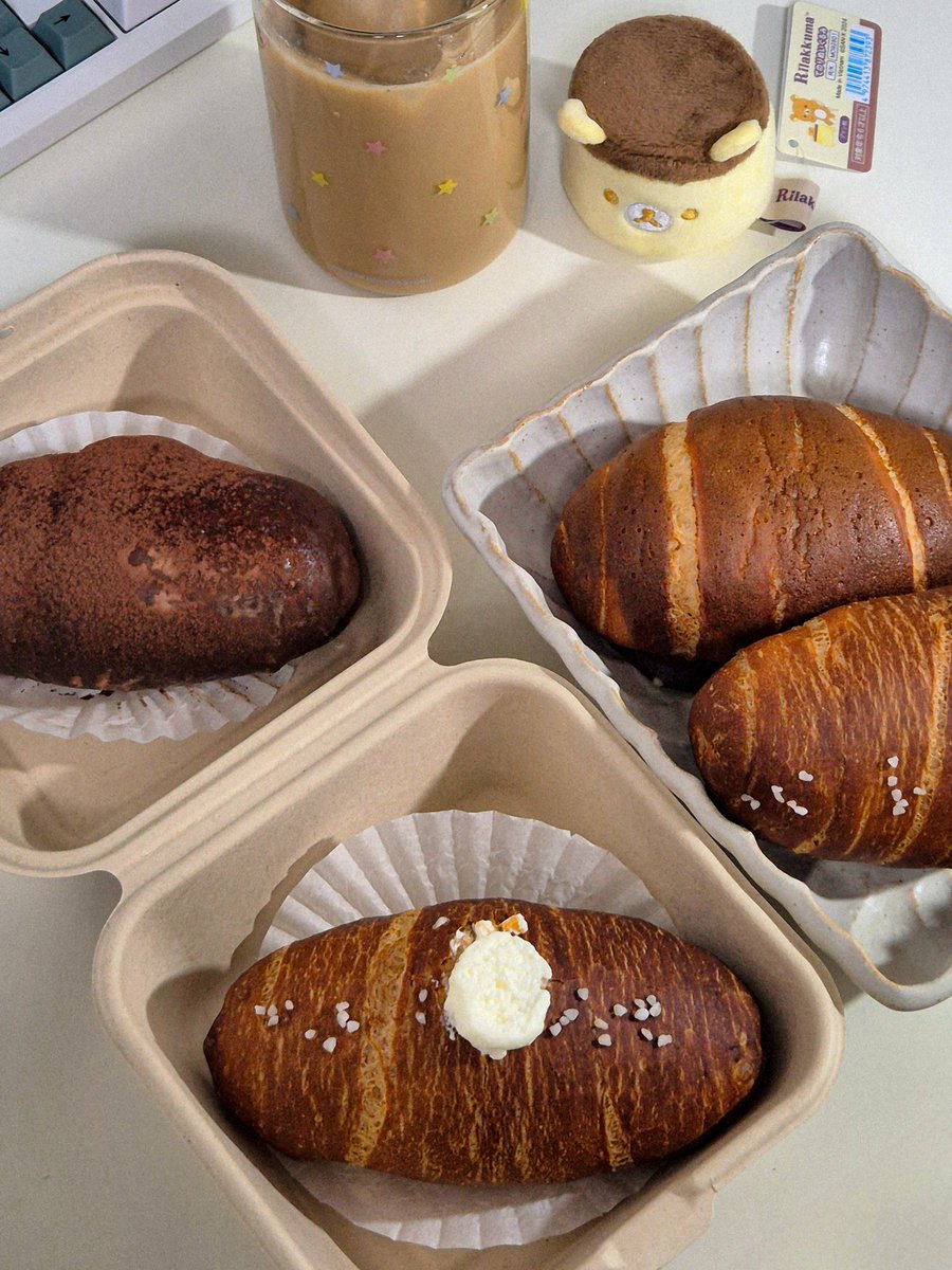 소금빵 파티 (´>∀<｀)🥖
기본, 우유크림, 모카, 더티초코
뭐니뭐니해도 순정이 최고네요