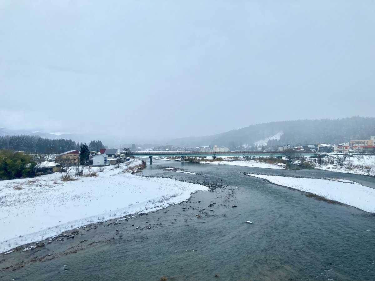 道中、車窓写真家の魂も忘れない。天気がコロコロ変わった