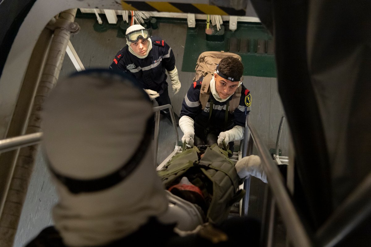 MarineNationale's tweet image. #MECO | Remontée en puissance du porte-avions Charles de Gaulle avant son prochain déploiement. Au total : 10 j de mer, 15 SECUREX, 11 ADEX, 3 MACOPEX, GAé réentraîné, tir EXOCET réussi. ⚓️🇫🇷