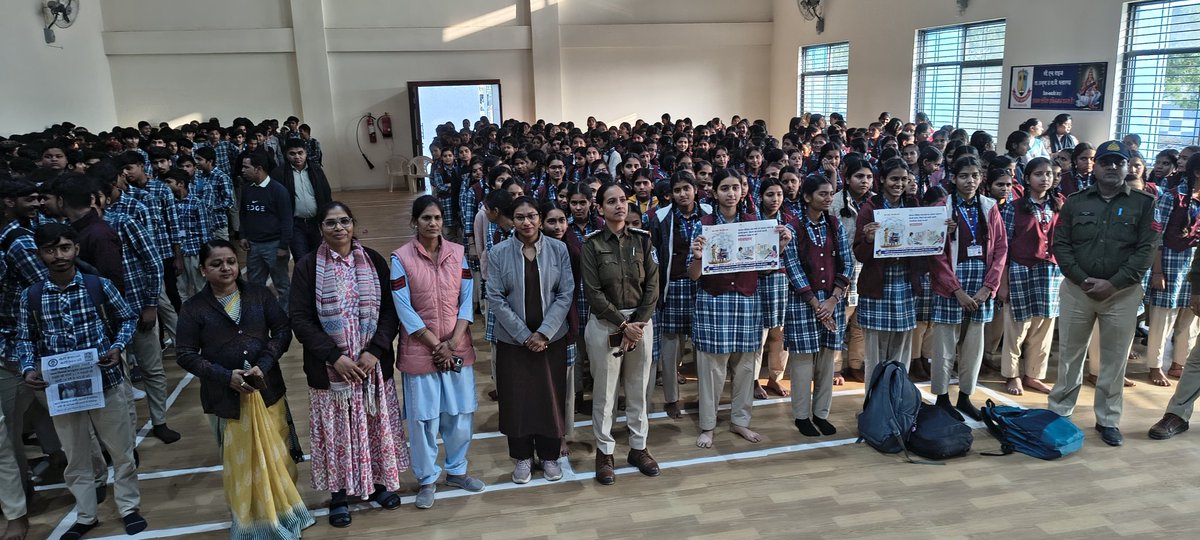 vinaysharma1816's tweet photo. CM राइस स्कूल मल्हारगढ़ में उड़ान संस्था, जनसाहस संस्था महिला एवं  बाल विकास विभाग, पुलिस विभाग एवं वन स्टॉप सेंटर के तत्वावधान में लै���गिक समानता साइबर क्राइम महिला हिंसा रोकथाम बाल विवाह एवं वन स्टाफ सेंटर  द्वारा दी जाने वाली सेवाओं के बारे में जानकारी दी गईं https://t.co/dSelJWVK7B