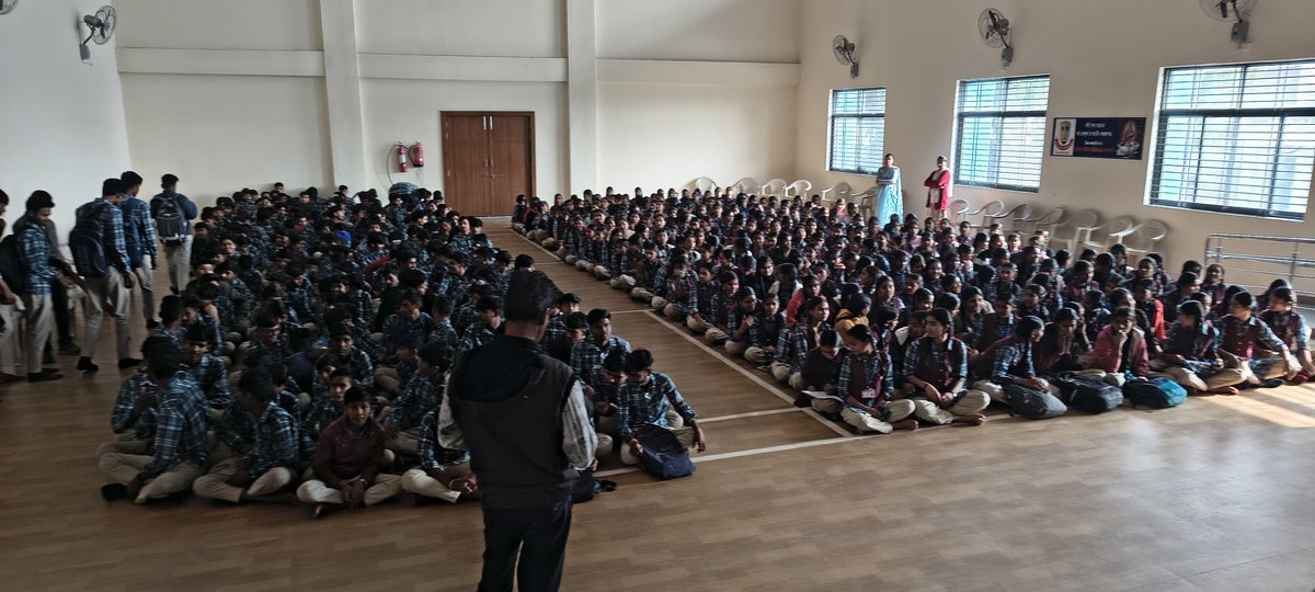 vinaysharma1816's tweet photo. CM राइस स्कूल मल्हारगढ़ में उड़ान संस्था, जनसाहस संस्था महिला एवं  बाल विकास विभाग, पुलिस विभाग एवं वन स्टॉप सेंटर के तत्वावधान में लै���गिक समानता साइबर क्राइम महिला हिंसा रोकथाम बाल विवाह एवं वन स्टाफ सेंटर  द्वारा दी जाने वाली सेवाओं के बारे में जानकारी दी गईं https://t.co/dSelJWVK7B