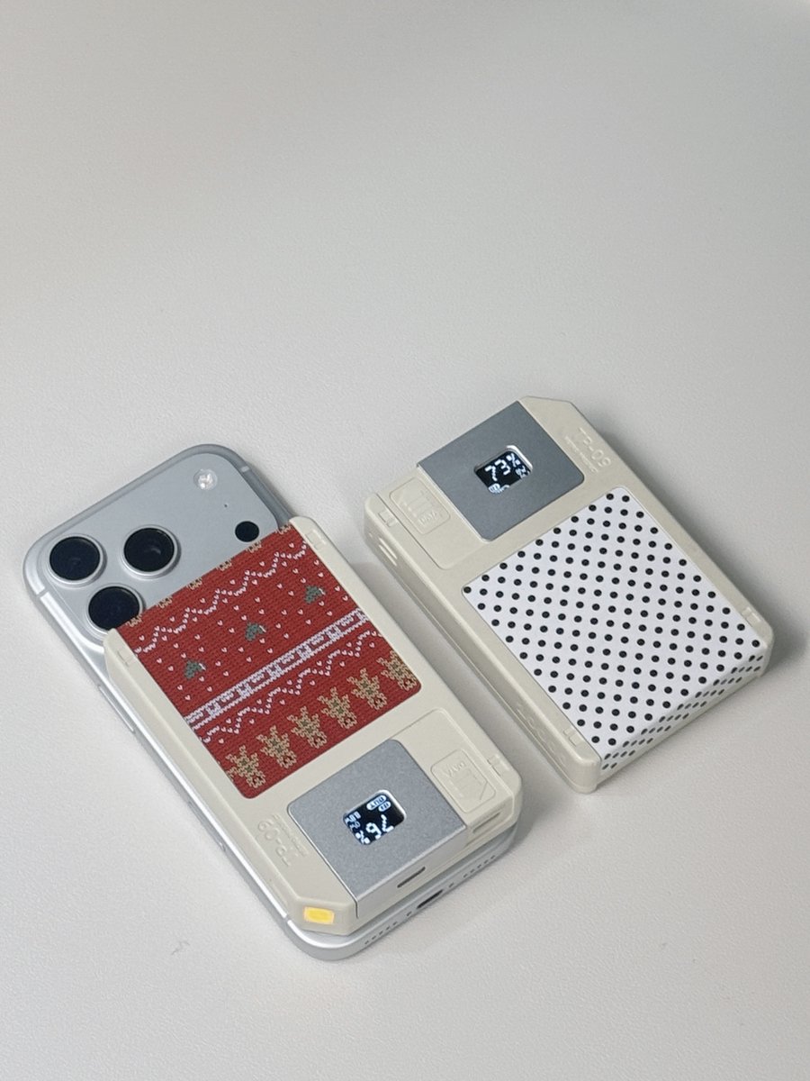 TROZK_US's tweet photo. 🎄🔋✨ My power bank is celebrating Christmas too!
All dressed up and ready to keep every festive moment powered.

#trozk #trozkpower #tech #christmas #technology #giftidea #gifts #powerbank #floppy #retro #vintage #gadget #techgadget #techlover #aesthetica https://t.co/FHpOac3aKR
