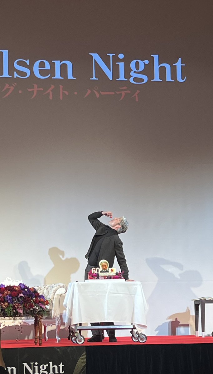 asm_mmden's tweet photo. ミケルセン・ナイト楽しんでます！ケーキの時だけ撮影可だった〜！見えマッツ？さくらんぼ？を食べるマッツを激写！ https://t.co/lH6U7fTHzB