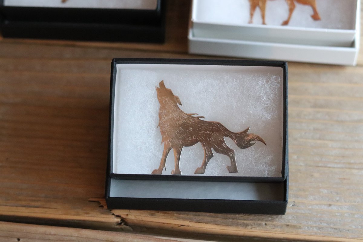 ▪️シルバー×オオカミ▪️ オオカミブローチ3種類目 燃えるような