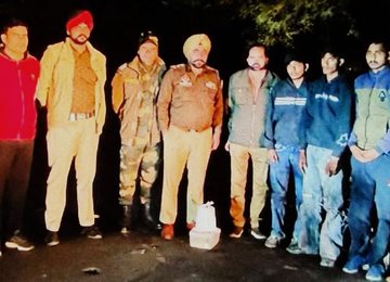 hafee54's tweet photo. BSF Punjab delivers a crushing blow to cross-border drug syndicates—
5 smugglers arrested, 9.643 kg heroin recovered.
#AlertBSF #BSFAgainstDrugs #BSFDroneSlayers
#DareYouToDeathSpecial #DolceGabbanaxEmiBonnie https://t.co/PbRMPQCPHX
