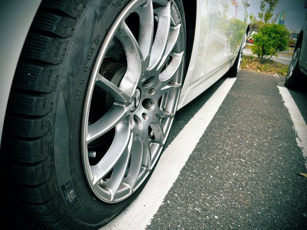 昔は自分で交換⇨店に頼むようになった⇨店に頼むのも面倒（今ここ）😅
※スタッドレスへの交換