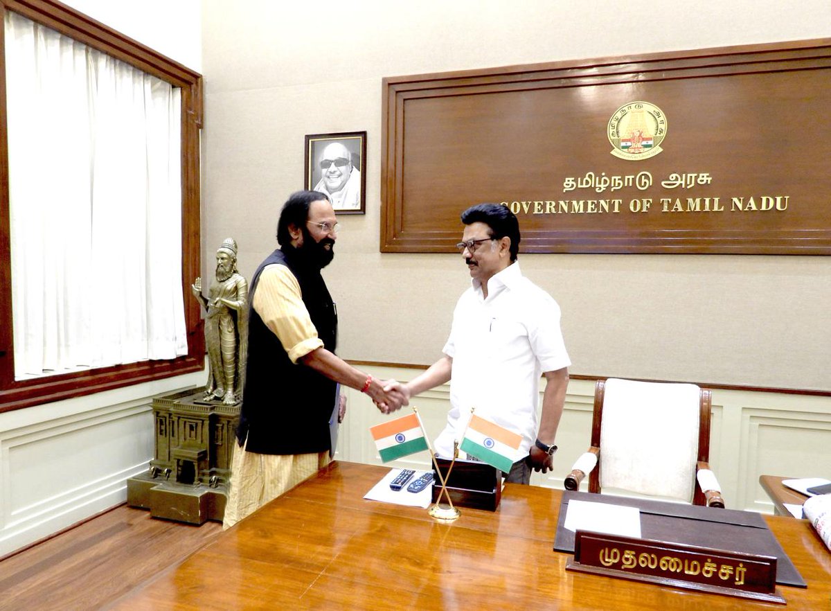 NewsMeter_In's tweet photo. #Chennai:
#Telangana Irrigation Minister
@UttamINC extended a special invitation to #Tamilnadu Chief Minister @mkstalin
for the #TelanganaRising2047 Global Summit on Dec 8–9 at #BharatFutureCity, #Hyderabad.
The summit will unveil the #VisionDocument targeting a $3 trillion economy.