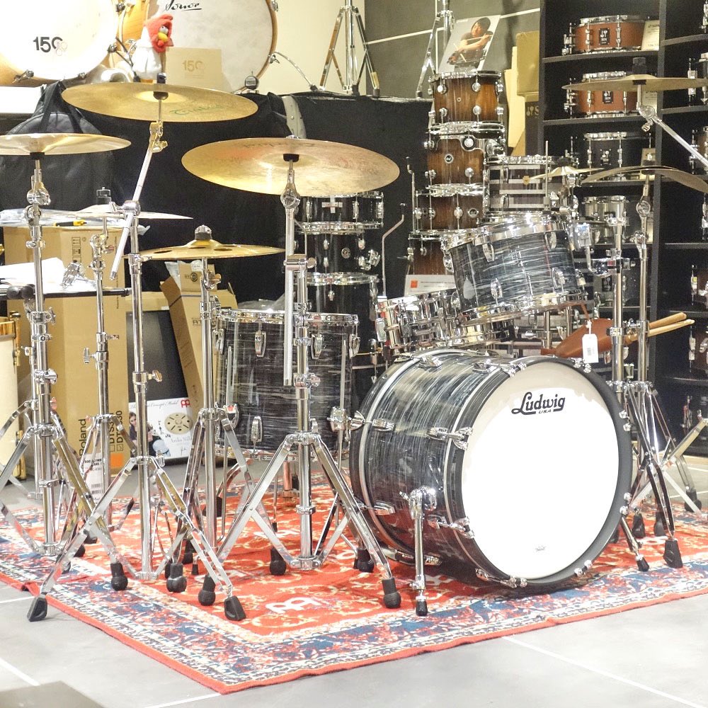 KeyShibuyaDrums's tweet photo. Ludwig Legacy Maple Downbeat 3PC Setが入荷しました!🐓💨
色はこちら💁Vintage Black Oyster✨
昔ながらのサウンドと圧倒的なルックス。
往年の"ビンテージサウンド"を現代に。🥁🔥
#Ludwig #LegacyMaple #VintageBlackOyster #ドラム #MusiclandKEY渋谷店 https://t.co/nqerj6Nmrf
