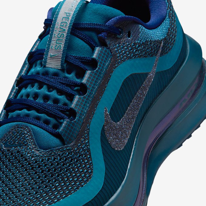 snkr_twitr's tweet photo. AD: ALMOST LIVE
Swarovski x WMNS Nike 'Blue Force' Collection 

-  SNKRS US
Pegasus Premium https://t.co/K4lHgLolSN
Vomero Plus https://t.co/lhrptVM3D5

- Hibbett
Pegasus Premium https://t.co/E8616mjSBj
Vomero Plus https://t.co/GBP7RGa8Ft

- Finishline
Pegasus Premium https://t.co/61sRGWTDhT
Vomero Plus https://t.co/fGqSpypz8Z

- JDsports
Pegasus Premium https://t.co/ydozOXSlaG
Vomero Plus https://t.co/3X0OIytVsd

DSG *App Only (direct links in case they go live)
Pegasus Premium https://t.co/e5B9bihLAe
Vomero Plus https://t.co/ToM6WVC83P