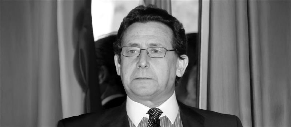 Me entristece conocer que hoy ha fallecido el escritor y periodista Alfonso Ussia (Madrid, 1948), autor de los libros El Marqués de Sotoancho, con los que disfruté enormemente durante mi infancia y adolescencia.

Mi más sentido pésame a familiares y allegados.

D.E.P.