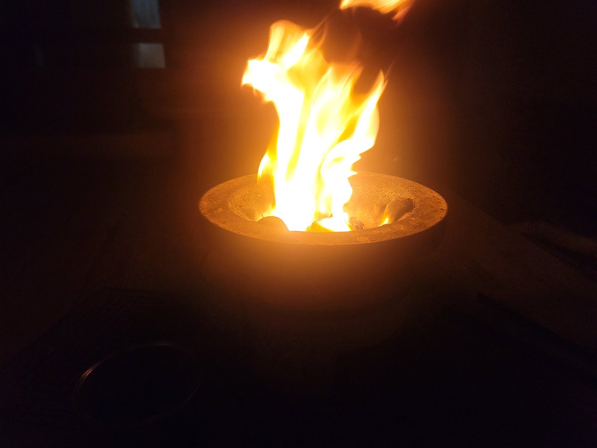 一人で焼き肉してると食後に皿も割り箸も全部燃やしてごみ処理できたりするから何となく楽…🤭