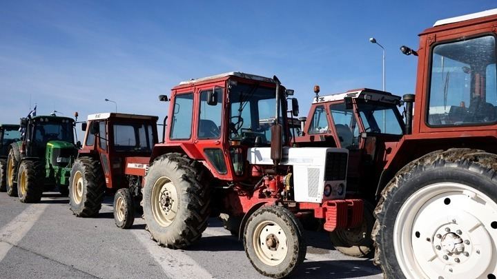 Protesting farmers block Promachonas border
amna.gr/en/article/954…