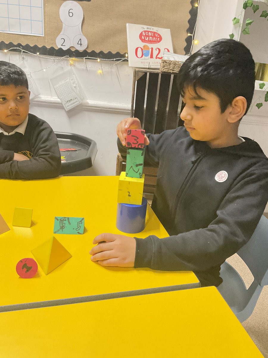 MarshfieldPS's tweet photo. Year 1 have been busy exploring 3D shapes! 🟢🔺🔵 They’ve been spotting spheres, cubes, cones and more — building, sorting, and discovering the shapes all around us. So much curiosity and hands-on learning! ✨📚 #MPSMaths
#Ambition https://t.co/GlJrnytopl