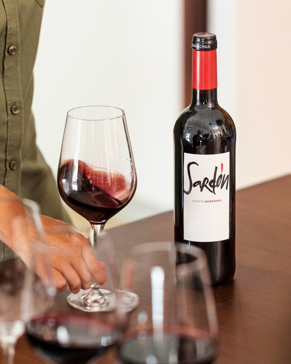 Una elección clara: hoy toca #Sardón 🍷
Pura fruta, goloso, sabroso y con una buena frescura.
.
.
#GrupoTerrasGauda #SomosTerrasGauda #QuintaSardonia #ValledelDuero #redwine #wine #winemoments #winelovers #winewinewine #winelife #wineoftheday #vino