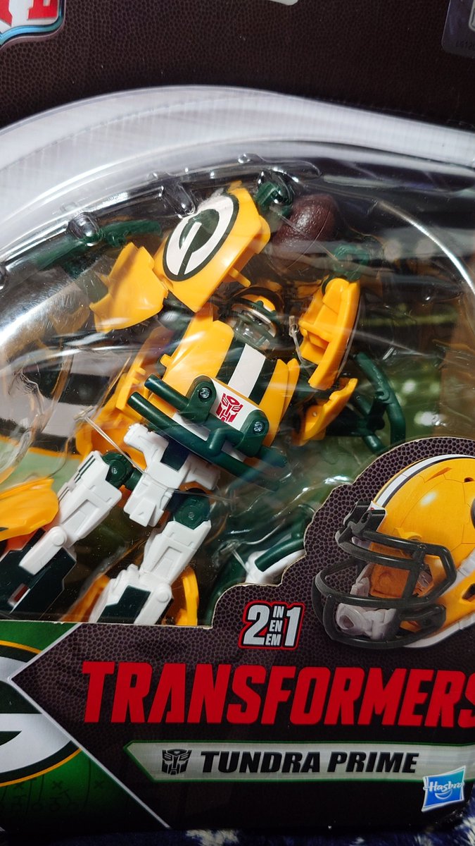 TFのNFLコラボのヤツを一体買ってきたが梱包のポーズがアメフトみに