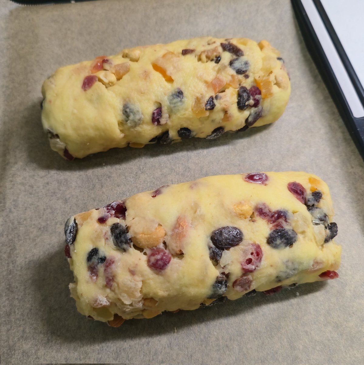 もうほんまだれでもええけぇ
このシュトーレンが成功するように祈ってちょうだいな🙏