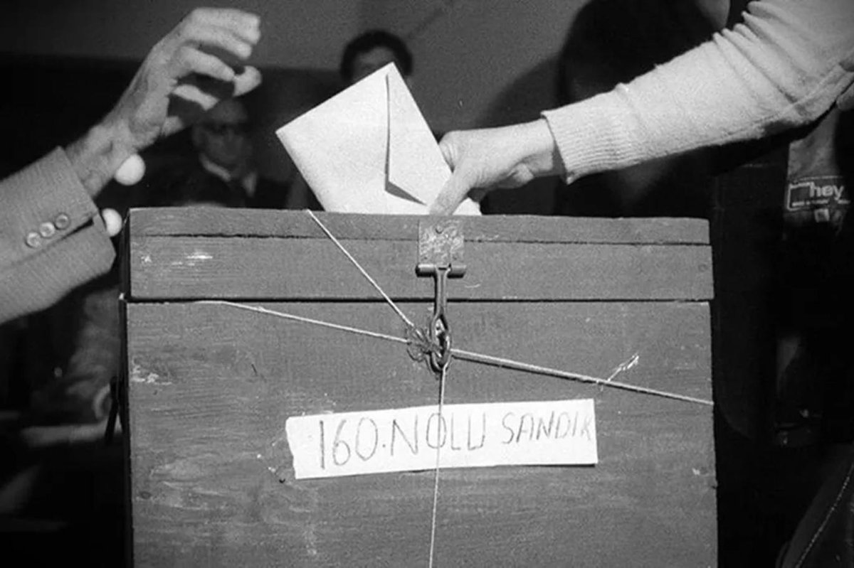 Kadınlara 91 yıl önce bugün bu coğrafyada seçme ve seçilme hakkı verildi. Aradan geçen bunca yıla rağmen kadınların sayısız alanda olduğu gibi siyasette de erkek egemen yapıyla mücadelesi hala sürüyor.

#secmevesecilmehakkı #sandık #kadin