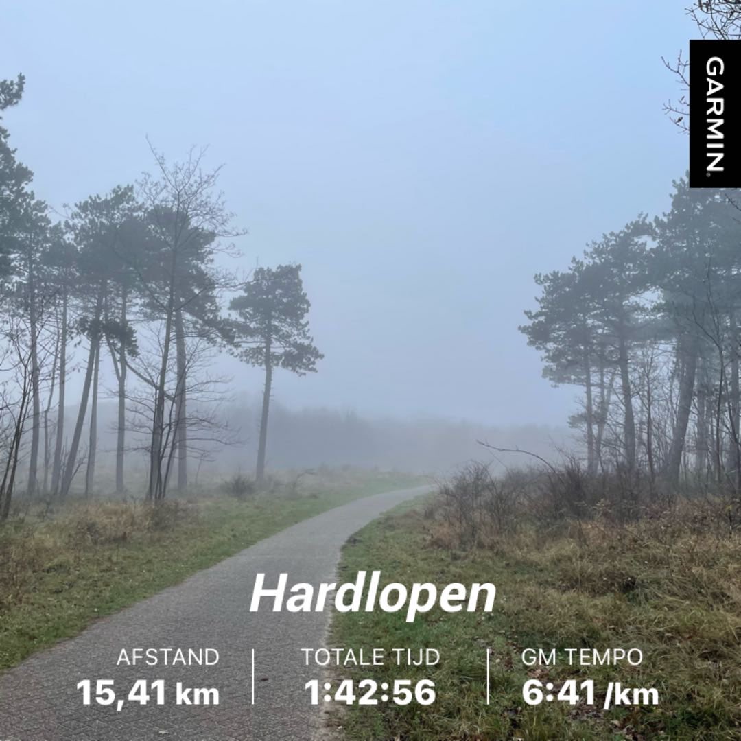 #beatyesterday #garmin ⁦<a href="/loopmaatjes/">Loopmaatjes</a>⁩ De draad richting Enschede marathon weer oppakken met langzame duurloop. Mistig. Hoge luchtvochtigheid. Hartverwarmende podcast #dePacer op de oren. Heerlijk rustig lopen was het. Fijn weekend iedereen!
